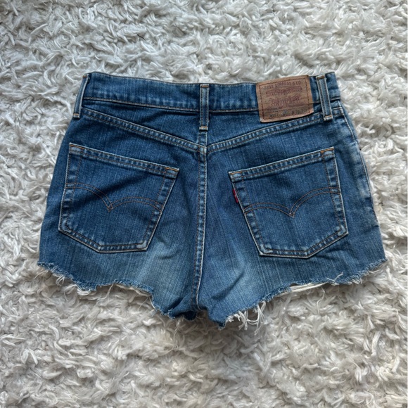 Levi's Classic Blue Denim Shorts - Picture 3 of 3